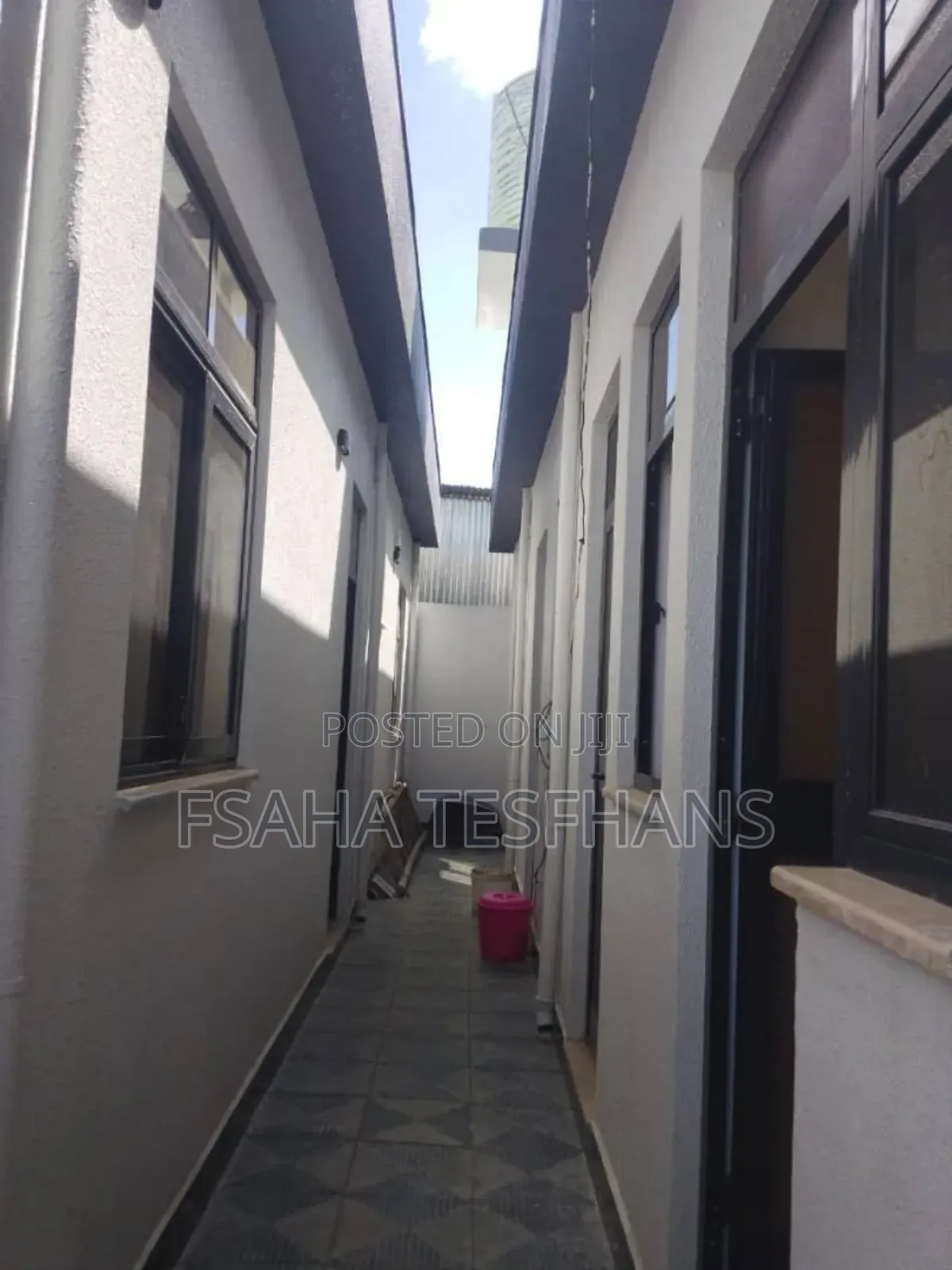 4bdrm House in Villa, Bole for rent