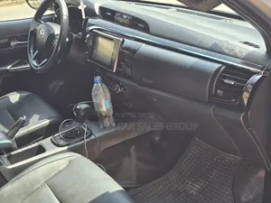 Toyota Hilux 2018 Silver