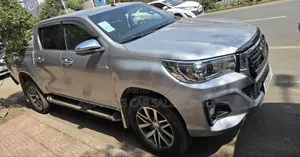 Toyota Hilux 2018 Silver