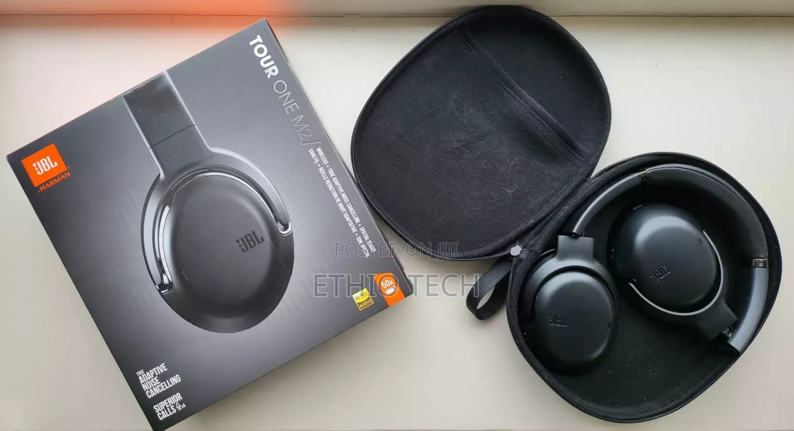 JBL Tour One M2 25 Hours of Play Back