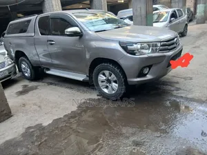Photo - Toyota Hilux 2019 Brown