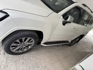 New Toyota Land Cruiser LC300 2023 White