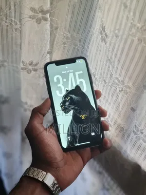 Photo - Apple iPhone 11 64 GB Black