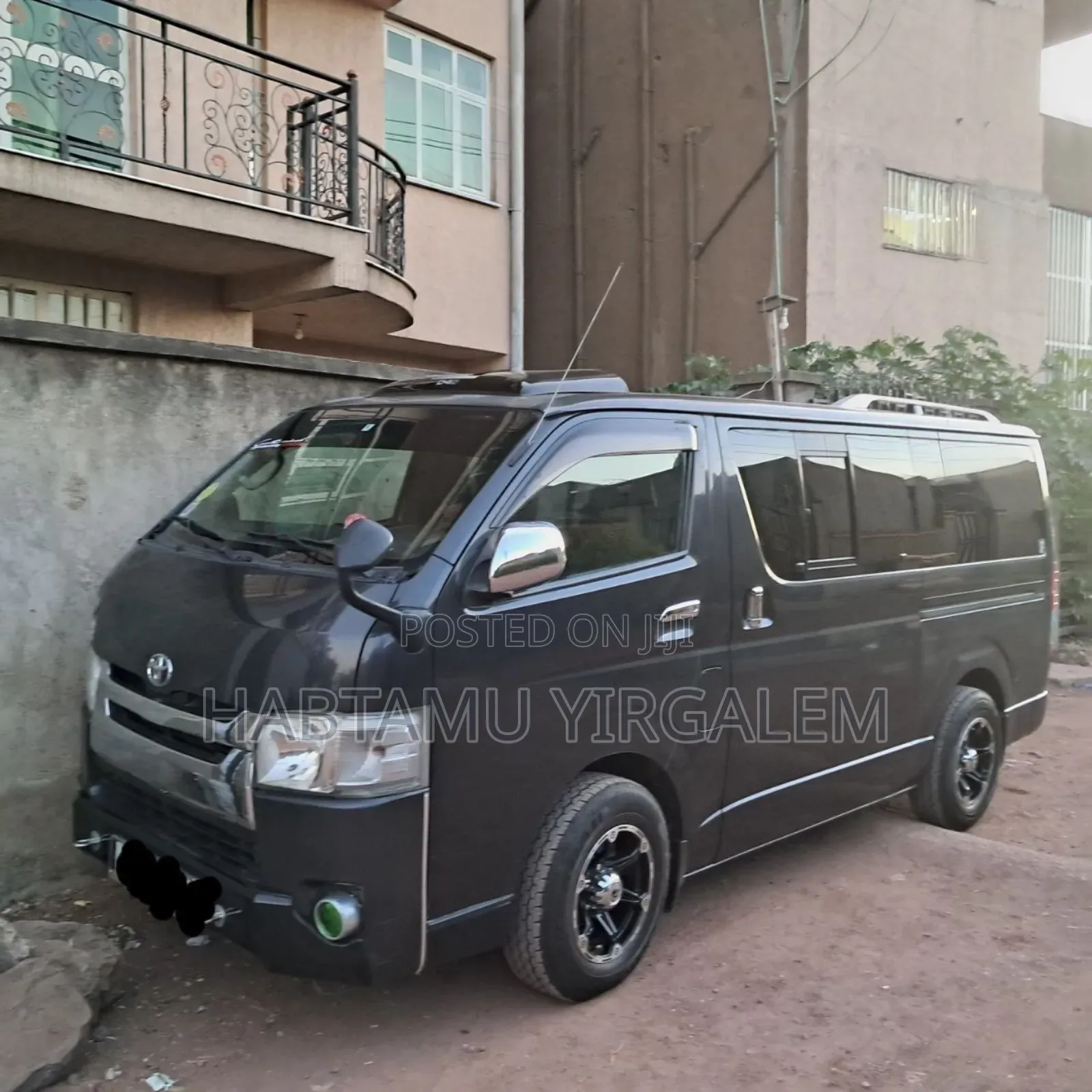 Toyota HiAce 220 2007 Black