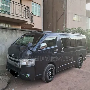 Photo - Toyota HiAce 220 2007 Black