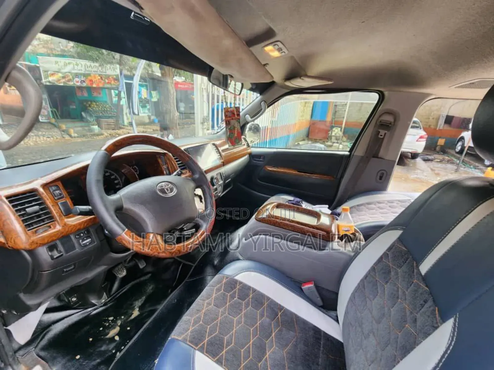 Toyota HiAce 220 2007 Black