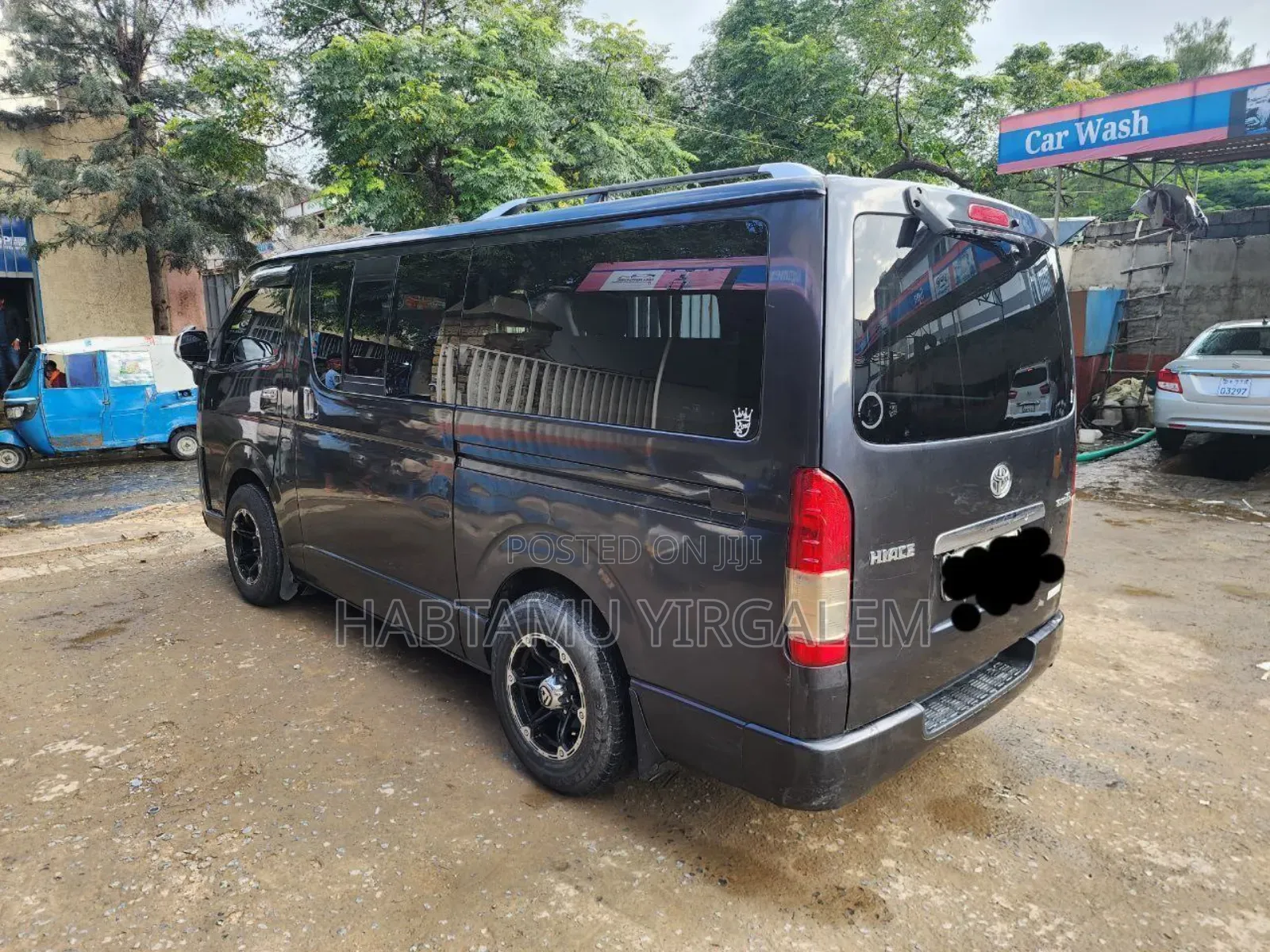 Toyota HiAce 220 2007 Black