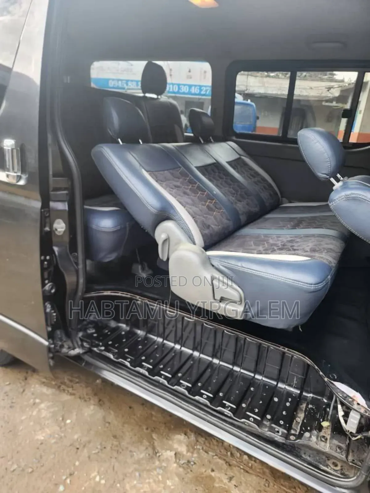 Toyota HiAce 220 2007 Black