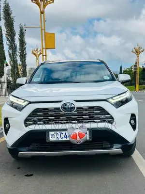 Photo - Toyota RAV4 Hybrid XLE AWD 2024 White