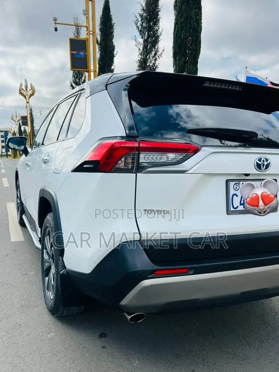 Toyota RAV4 Hybrid XLE AWD 2024 White