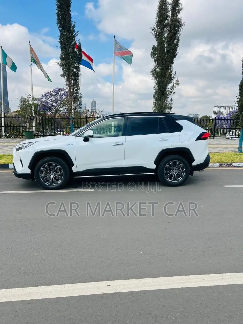 Toyota RAV4 Hybrid XLE AWD 2024 White