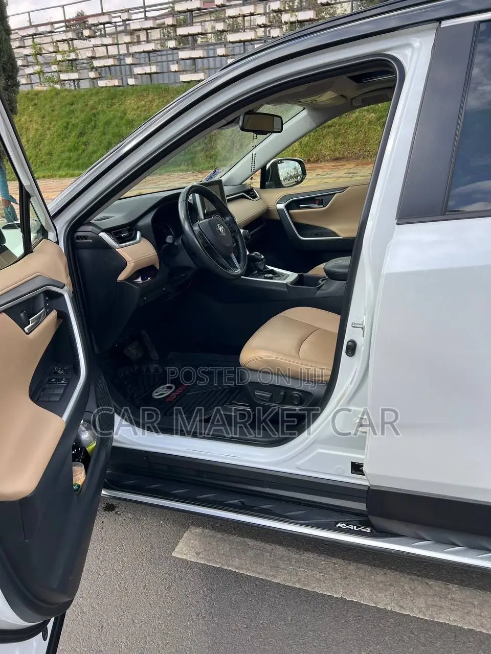 Toyota RAV4 Hybrid XLE AWD 2024 White