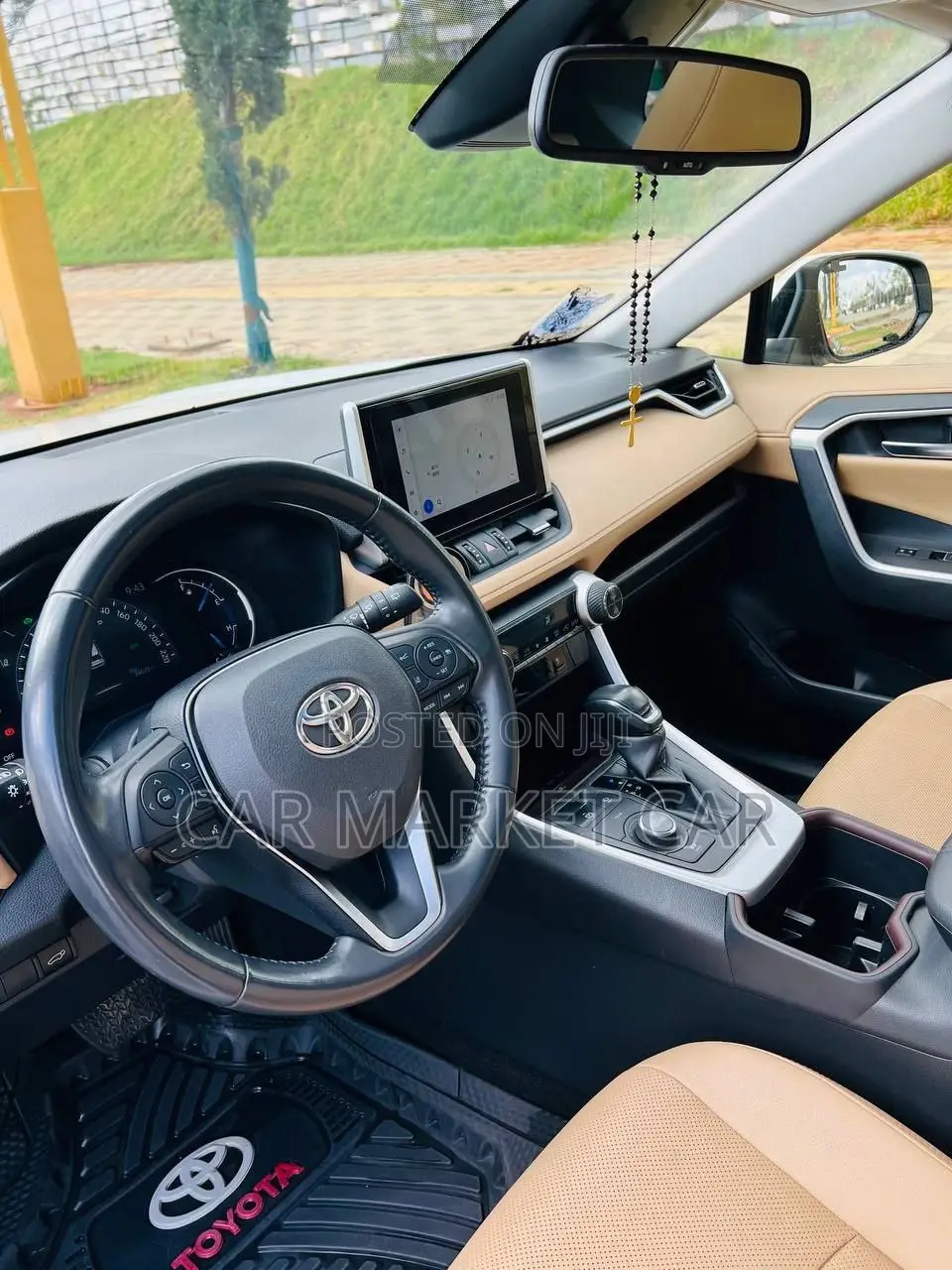 Toyota RAV4 Hybrid XLE AWD 2024 White