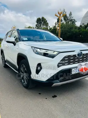 Toyota RAV4 Hybrid XLE AWD 2024 White