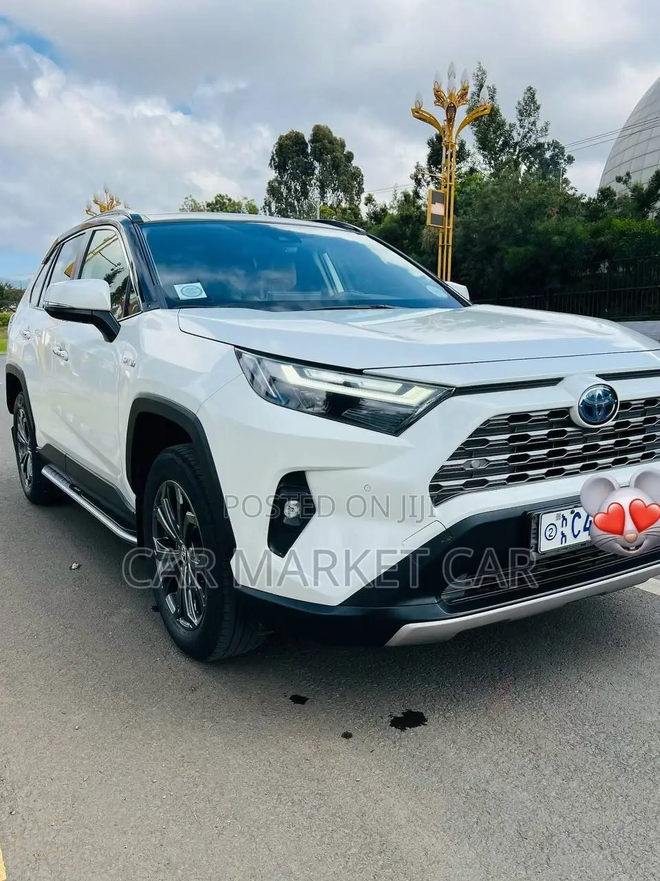 Toyota RAV4 Hybrid XLE AWD 2024 White