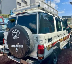 Photo - Toyota Land Cruiser 2017 White