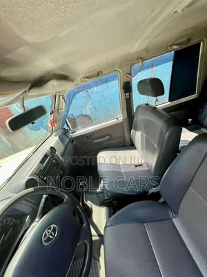 Toyota Land Cruiser 2017 White