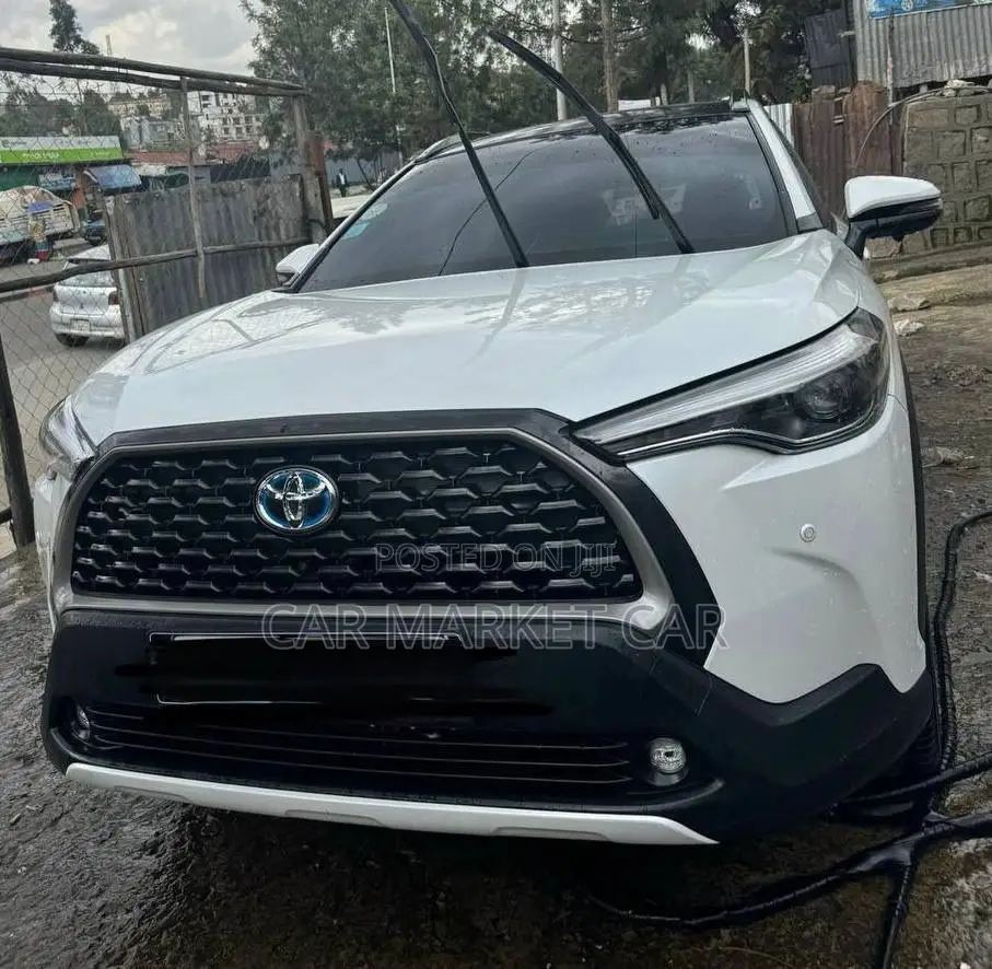 Toyota Corolla Cross Hybrid SE AWD 2023 White