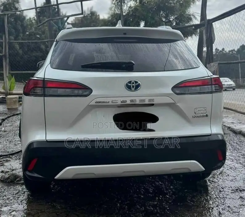 Toyota Corolla Cross Hybrid SE AWD 2023 White