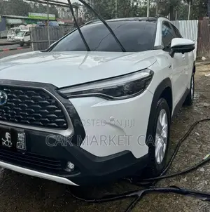 Toyota Corolla Cross Hybrid SE AWD 2023 White