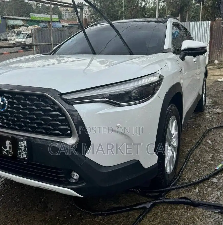 Toyota Corolla Cross Hybrid SE AWD 2023 White