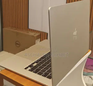 New Laptop Apple MacBook Air 2024 M3 15-Inch 8GB Apple M3 SSD 256GB