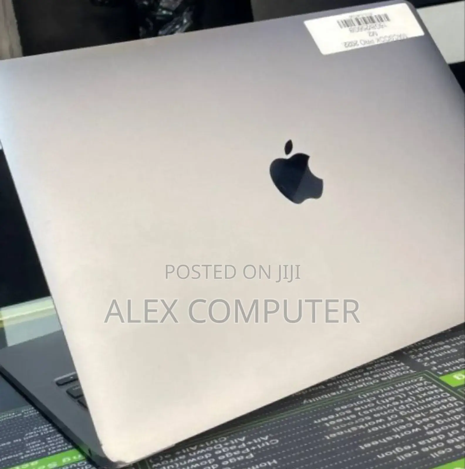 New Laptop Apple MacBook Pro 2022 M2 16GB Apple M2 SSD 256GB