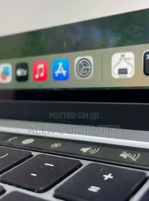 New Laptop Apple MacBook Pro 2022 M2 16GB Apple M2 SSD 256GB