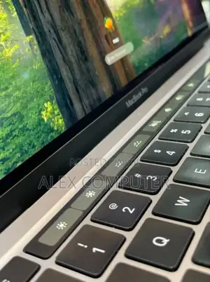 New Laptop Apple MacBook Pro 2022 M2 16GB Apple M2 SSD 256GB