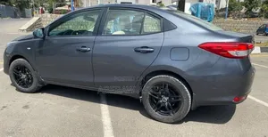 Toyota Yaris 2021 Gray