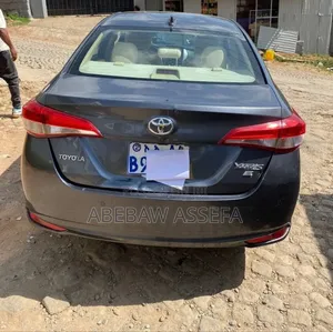 Toyota Yaris 2021 Gray