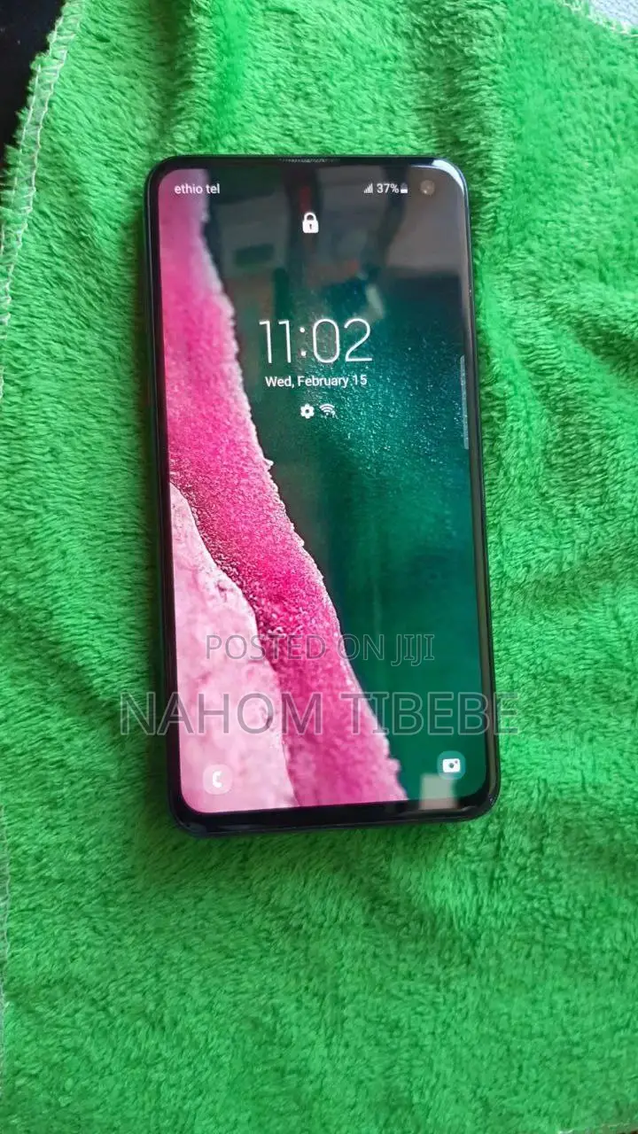 New Samsung Galaxy S10e 128 GB Black