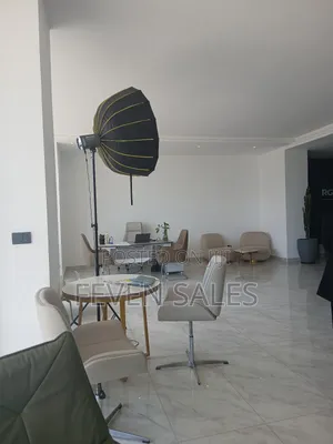 ቦሌ ላይ የንግድ ሱቆችን እየሸጥን እንገኛለን