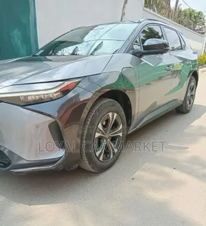 Photo - Toyota bZ4X 2022 Gray