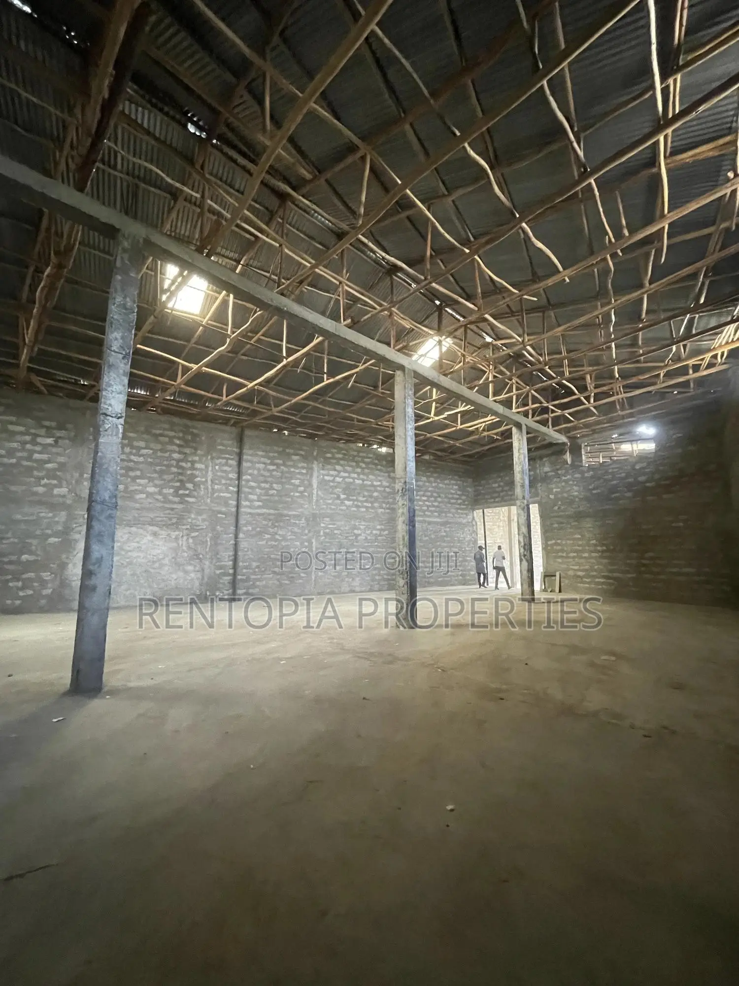 Large 1,000sqm Warehouse for Rent in Gerji - Modern Secure
