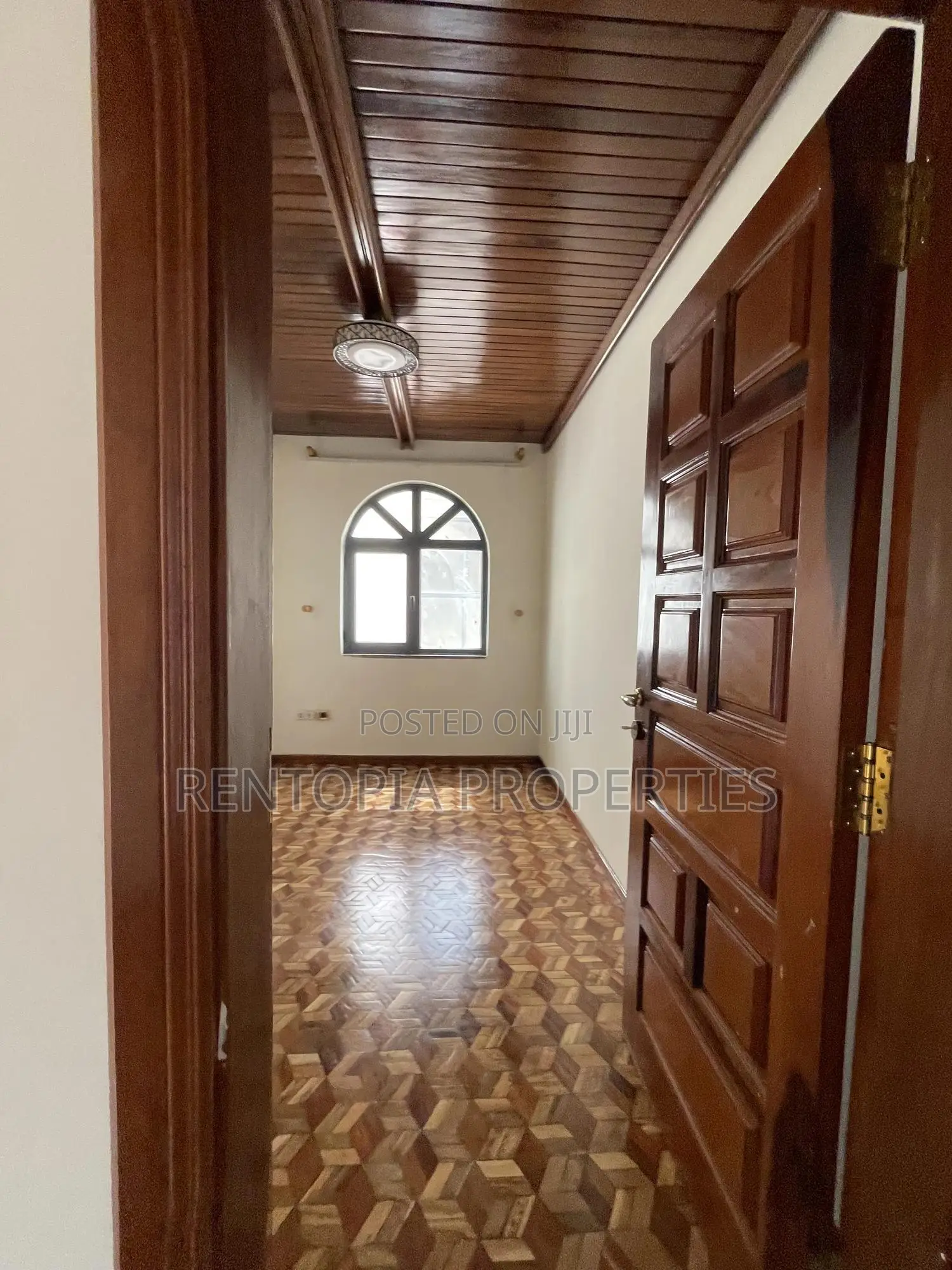 Exclusive G+2 Commercial Building – Bole (Ideal for Ngo/Hq)