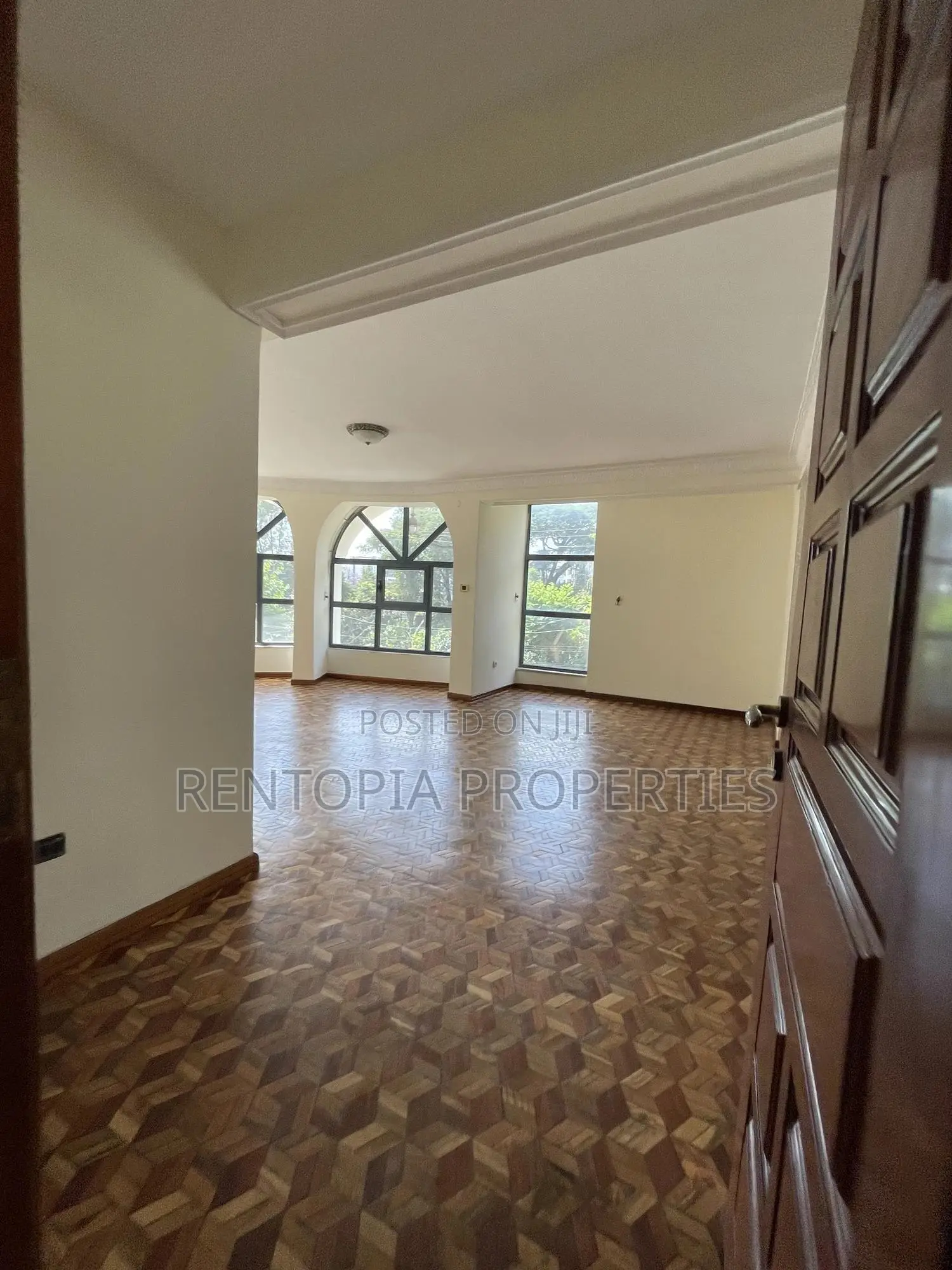 Exclusive G+2 Commercial Building – Bole (Ideal for Ngo/Hq)