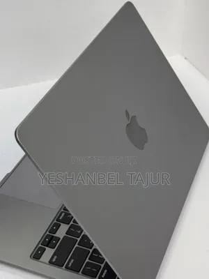 Photo - New Laptop Apple MacBook Air 2022 M2 8GB Apple M2 SSD 256GB