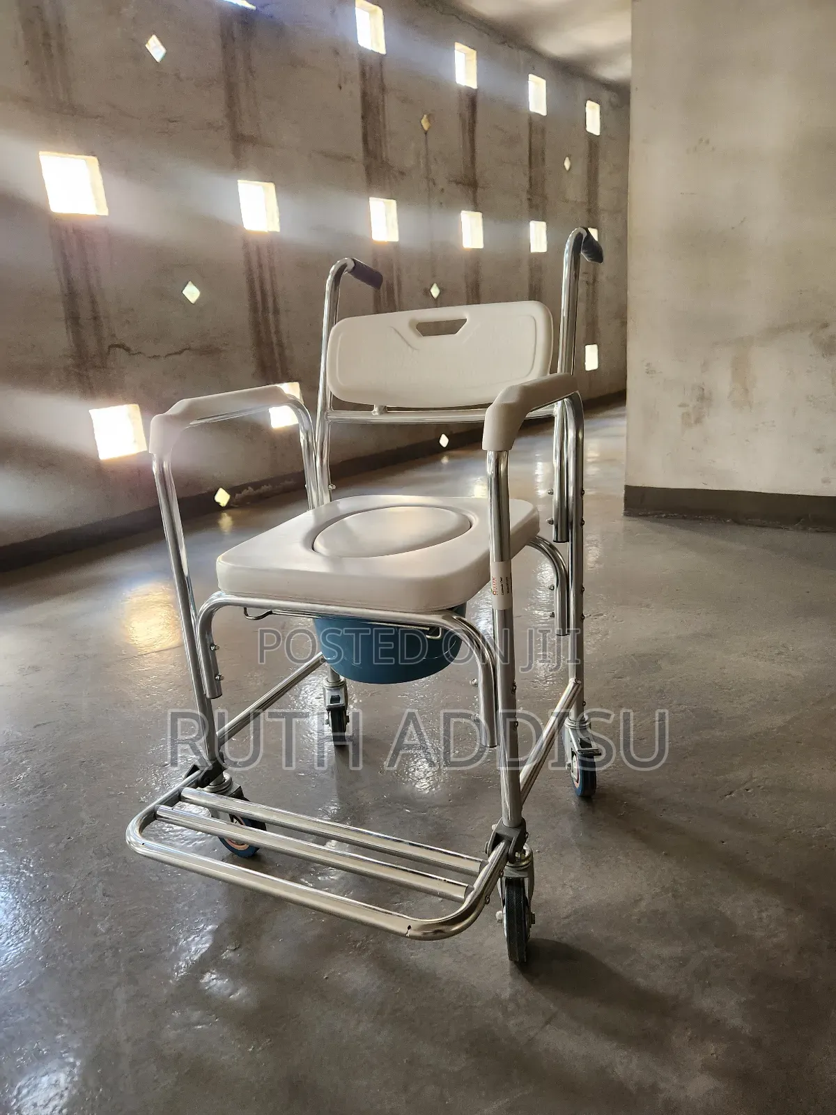 ኢምፖርትድ ጥራት ያለው Wheelchair፯¢Commode Wheelchair፬¥Commode ኮሞድ ጎማ ያለው