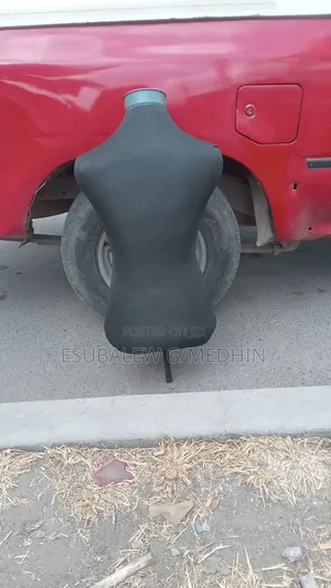 የልብስ ማሳያ አሻንጉሊት