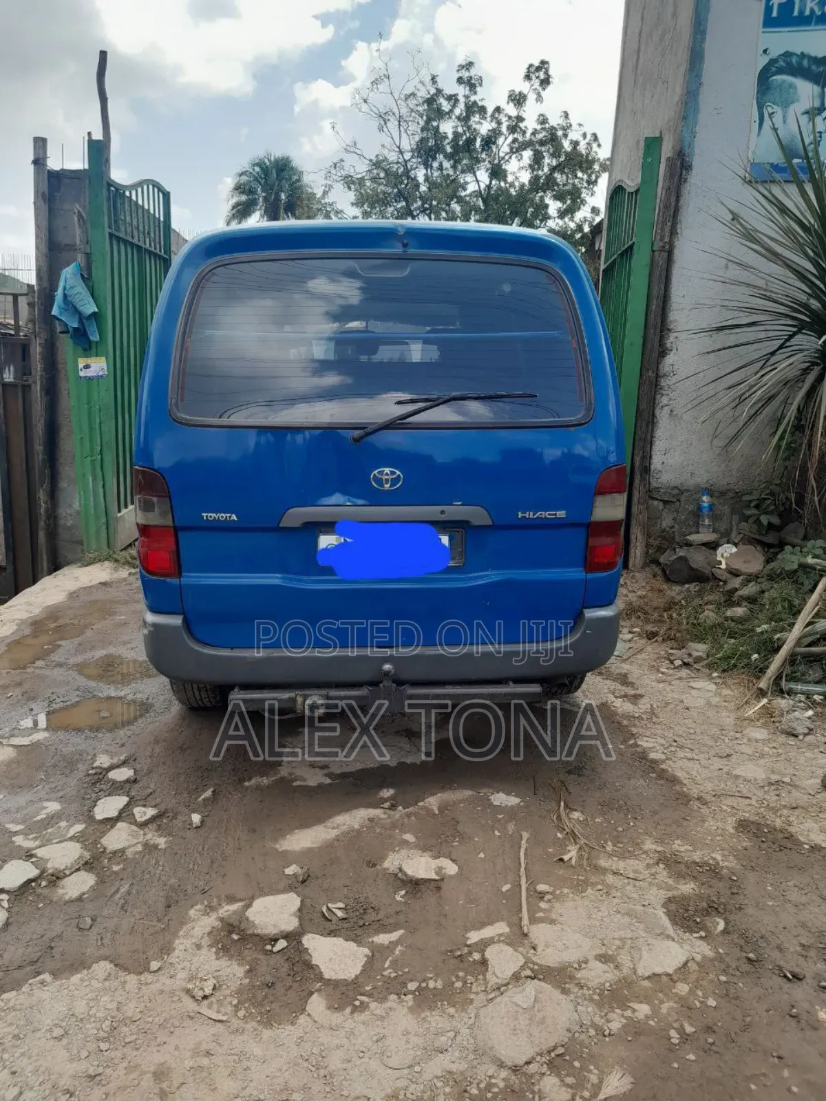 Toyota HiAce 2000 Blue