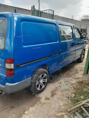 Toyota HiAce 2000 Blue