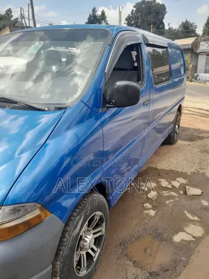 Toyota HiAce 2000 Blue