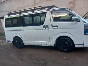 Toyota HiAce 2007 White