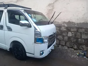 Toyota HiAce 2007 White