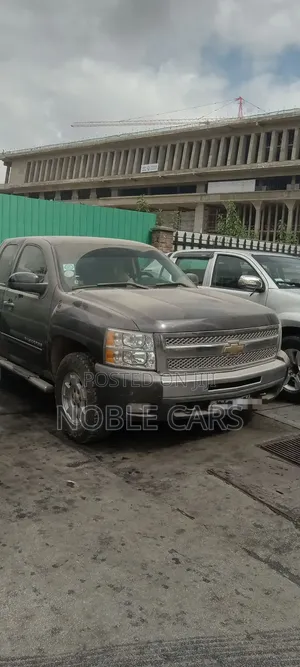 Photo - Chevrolet Silverado 1500 Extended Cab LS 4WD 2012 Gray