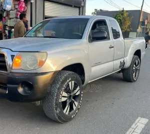Photo - Toyota Tacoma 2007 Silver