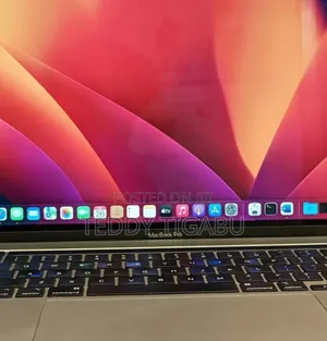 New Laptop Apple MacBook Pro 2019 16GB Intel Core I7 SSD 512GB