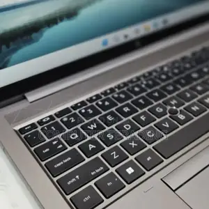 New Laptop HP ZBook Firefly 14 G7 16GB Intel Core i7 SSD 1T