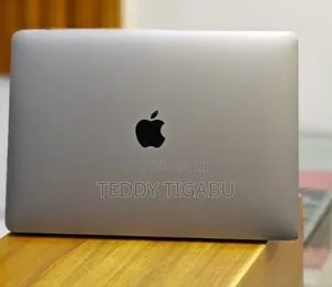 New Laptop Apple MacBook Pro 2019 8GB Intel Core I5 SSD 512GB